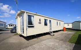 Lovely 6 Berth Caravan At Sand Le Mere, Yorkshire Ref 71011C